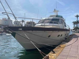 NUIT EXCEPTIONNELLE SUR UN SUPERBE BATEAU Yacht !