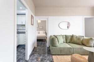 3 Bdr Apt In Cornella 5 Mins Form The Metro