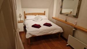 Maisons de vacances Charming 3-Bed Cottage in Beaucoudray Normandy : photos des chambres