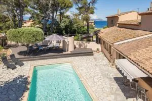 Charming villa in LES ISSAMBRES with SEA VIEW and swimming pool - 雷以桑布尔