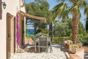 Charming villa in LES ISSAMBRES with SEA VIEW and swimming pool