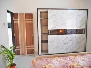 Cityscape Comfort - Stylish 3BHK Central Getaway