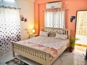 Cityscape Comfort - Stylish 3BHK Central Getaway