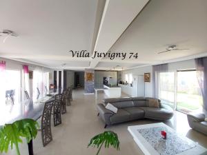 Villas Villa 5*, 15 personnes, Piscine a 20 min de Geneve : photos des chambres