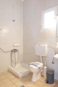 GEORGE AND MARIOS STUDIOS Inn