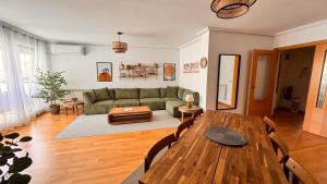 Exclusive Lerma - Smart TV de 75", Netflix y Parking Gratis