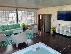 Modern Centrical Evaristo Apartment With Tub