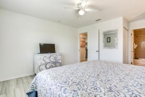 Walk to Pier St Augustine Beach Condo with Balcony!