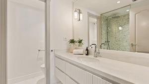 Prime Location, Priv Terrace, Steps from The Beach