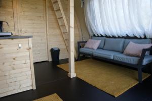 Wellness Tentlodge Patrijs met bad en sauna en privesanitair