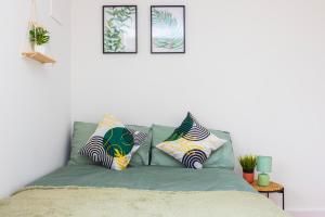 Excel O2 Stunning Large 3 bedroom Apartment with Balcony