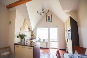 Apartament Duża Ryba by Keba Pracownia Ceramiki