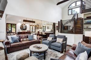 Exquisite, Private Mountain Home Retreat home