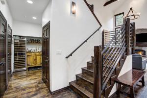 Exquisite, Private Mountain Home Retreat home