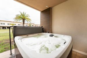 7458 Magic Village 3suites 8guests jacuzzi 8 min Disney