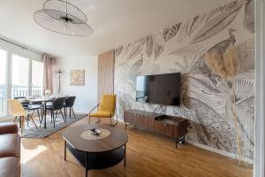 Appartements Confort & Spacieux Family Travel pour 6 - 10- to Disneyland Paris 25- to Paris - In front of Train Station Torcy RER A : photos des chambres