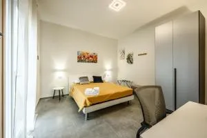 College Suites - 萨索洛