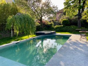 B&B / Chambres d'hotes Demeure Saint Louis Historic manor, City 700m, parking,A C,Clim,WIFI, heated pool, city view : photos des chambres