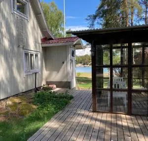 Naantalissa idyllinen merenrantatalo, OnnenPoukama - Masku