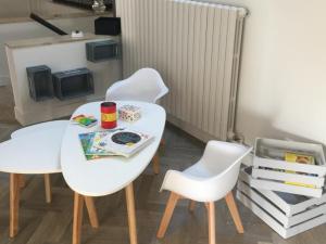 Maisons de vacances Gite elegant avec grand jardin prive, idealement situe pres des chateaux et activites, tout inclus - FR-1-491-358 : photos des chambres