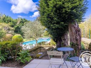 B&B / Chambres d'hotes Sejour de charme avec piscine a Saint-Georges-sur-Layon, proche de Saumur et des chateaux de la Loire - FR-1-622-81 : photos des chambres