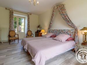B&B / Chambres d'hotes Sejour de charme avec piscine a Saint-Georges-sur-Layon, proche de Saumur et des chateaux de la Loire - FR-1-622-81 : photos des chambres