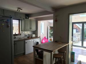 Lovely Bright House close to Brighton