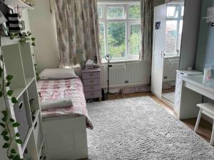 Lovely Bright House close to Brighton