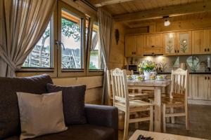 DOMKI Szarotka, Rozeta i Parzenica