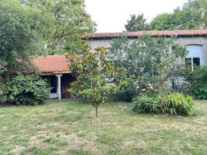 Maisons de vacances Logement au calme entoure d un grand jardin : photos des chambres
