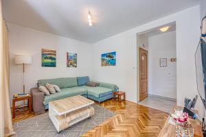 Apartment Pavluk with Balcony