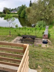 Chalets Le chant des grenouilles : photos des chambres