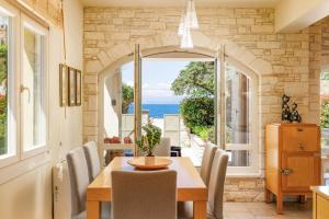 Villa Barbaro by Villa Plus