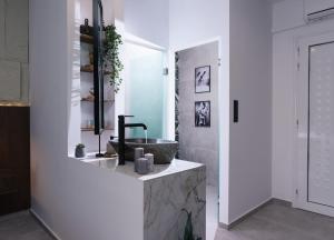 Iceberg Suite with Jacuzzi