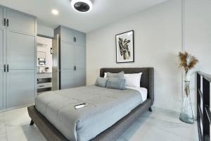 Spacious & Beautiful 1-Bdrm W-Pool Condo Diana