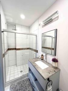 Spacious & Beautiful 1-Bdrm W-Pool Condo Diana