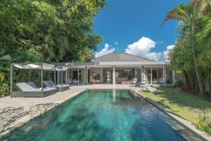 Villa Lou - Luxury Villa By The Beach - 4hvězdičkové hotely ve městě Banjar