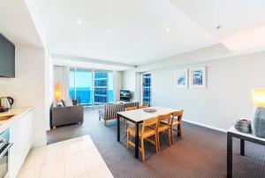 Hilton- Luxury Sky Ocean Lv27 Large Apartment