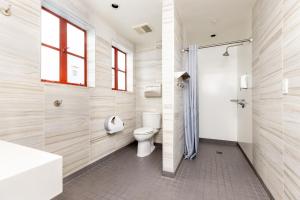 Bed in All-Gender 10-Bed Dormitory Ensuite room in HI Los Angeles - Santa Monica Hostel