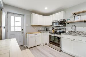 Pet-Friendly Knoxville Apartment about 11 Mi to UT!