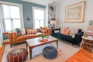 Luxurious Bohemian Bungalow in Lincolnville - Mins from Downtown!