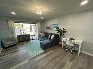Luxury Beach Condo Located On The Bay In A Tropical Oasis!!!