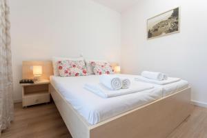 Apartments with parking spaces Baska, Krk - 19529