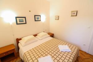 Apartments with parking spaces Baska, Krk - 19530