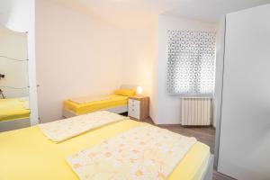 Apartments with parking spaces Baska, Krk - 19551