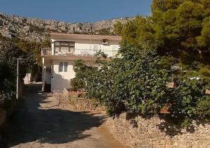 Apartments with a parking space Brela, Makarska - 22678