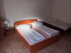 Apartments with a parking space Brela, Makarska - 22678 