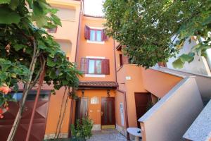 Apartments with WiFi Rovinj - 23235 
