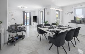 3 Bedroom Amazing Home In Musales