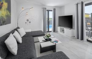 3 Bedroom Amazing Home In Musales